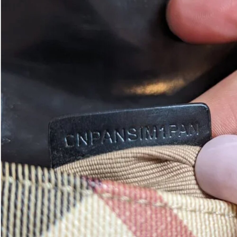 Burberry Wristlet with COA - Picture 4 of 6